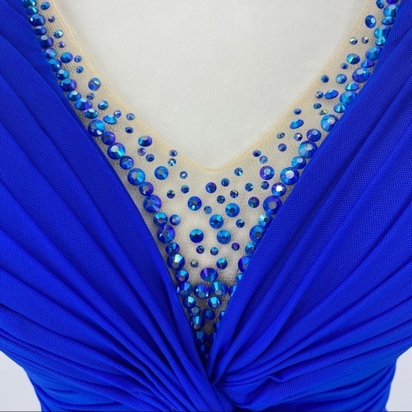 La Femme Ruched Knot Twist Illusion Embellished V-Neck Strappy Back Gown Size 0 - Picture 3 of 8